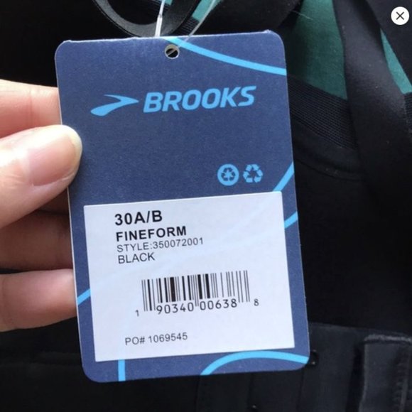 NWT 30A/B Brooks FineForm Sports Bra in Black - Picture 10 of 14